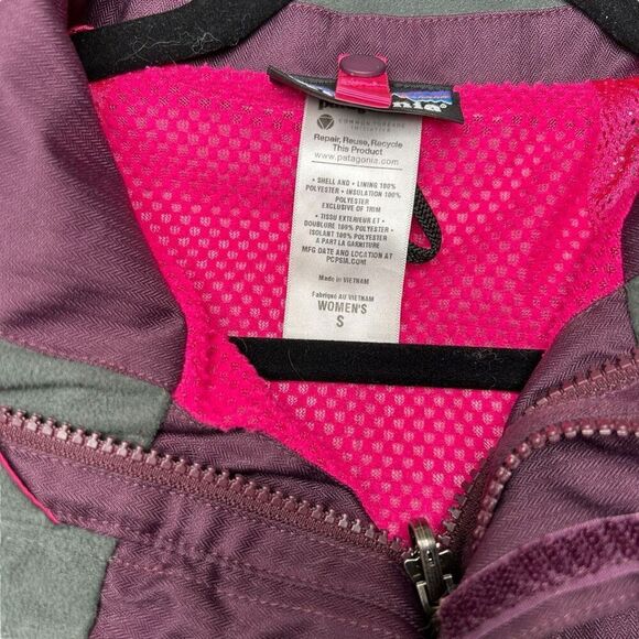 Patagonia Women's Purple Ski Jacket with Pink Highlights - Picture 3 of 13